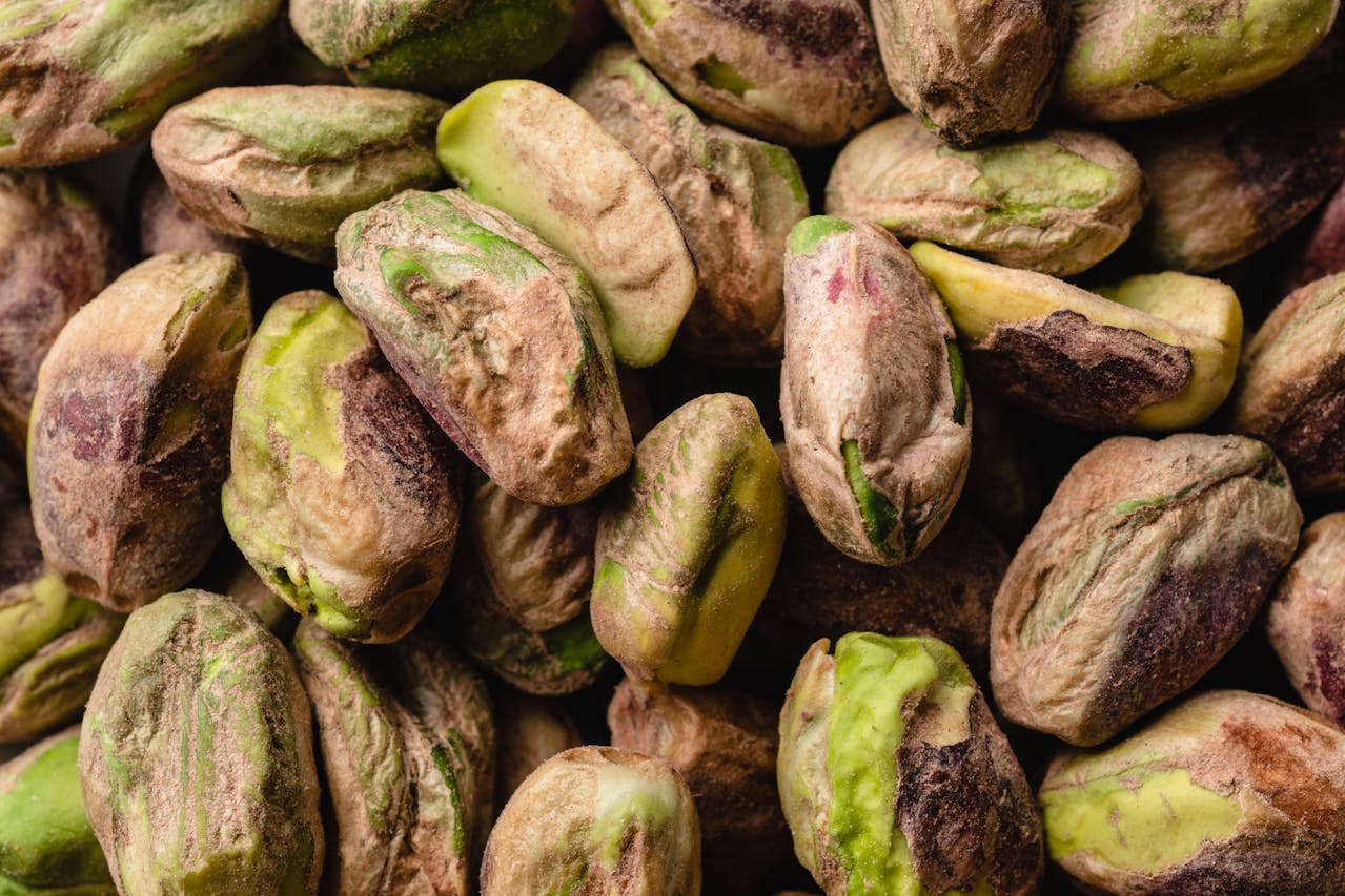 Discover the Amazing Benefits of Pistachios: Why this Superfood Should be in Your Diet